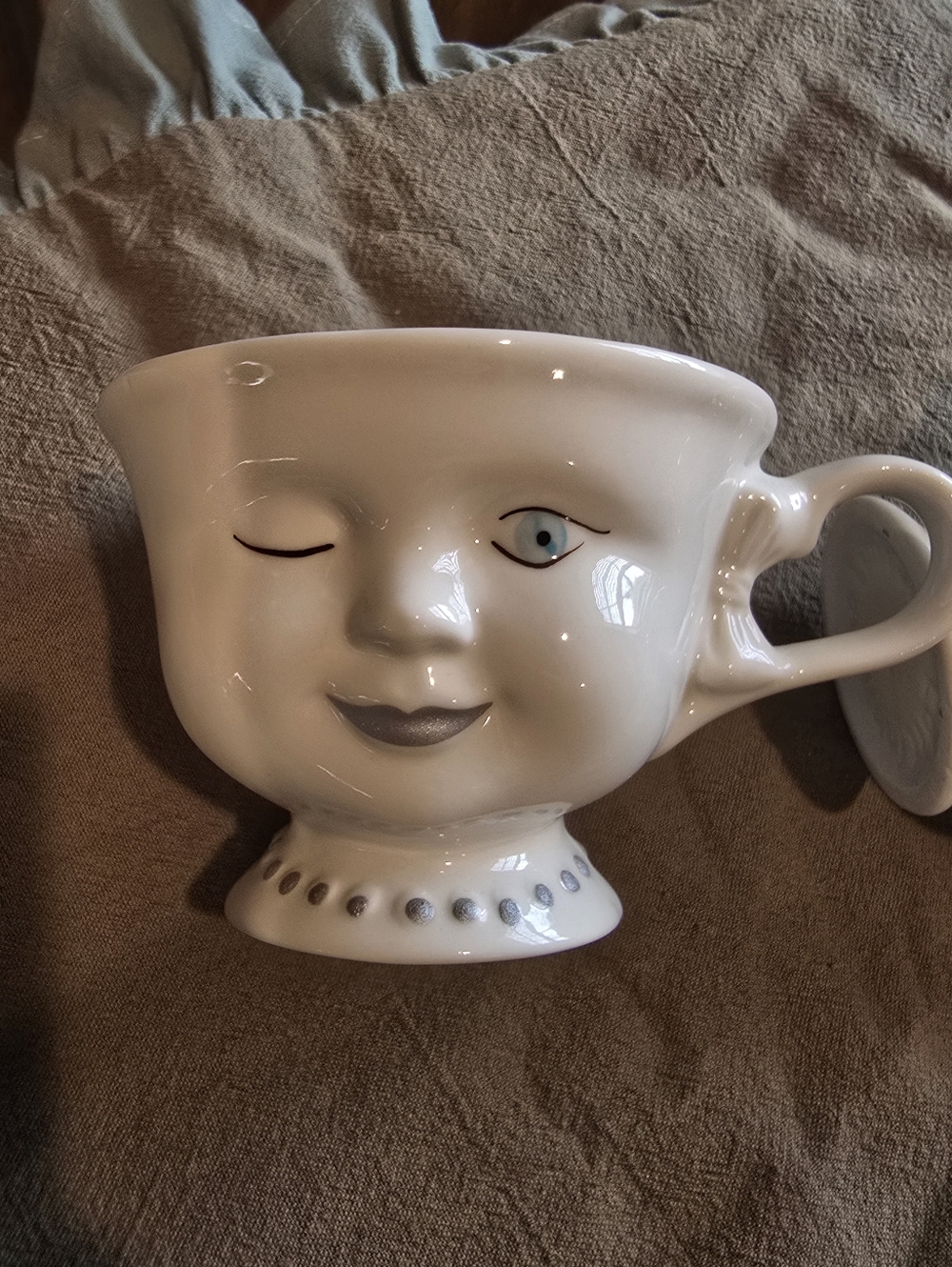 Set Of 4 Baileys Irish Creme Winking Mugs And Creamer - Picture 5 of 10